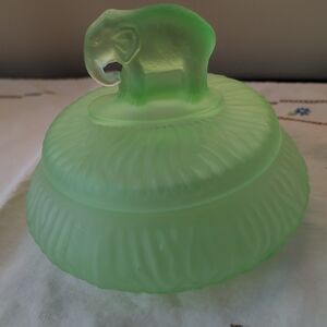 Vtg L. E. Smith Uranium Frosted Powder Jar.  Glows!